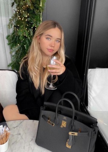 Лина, Г. Выборг